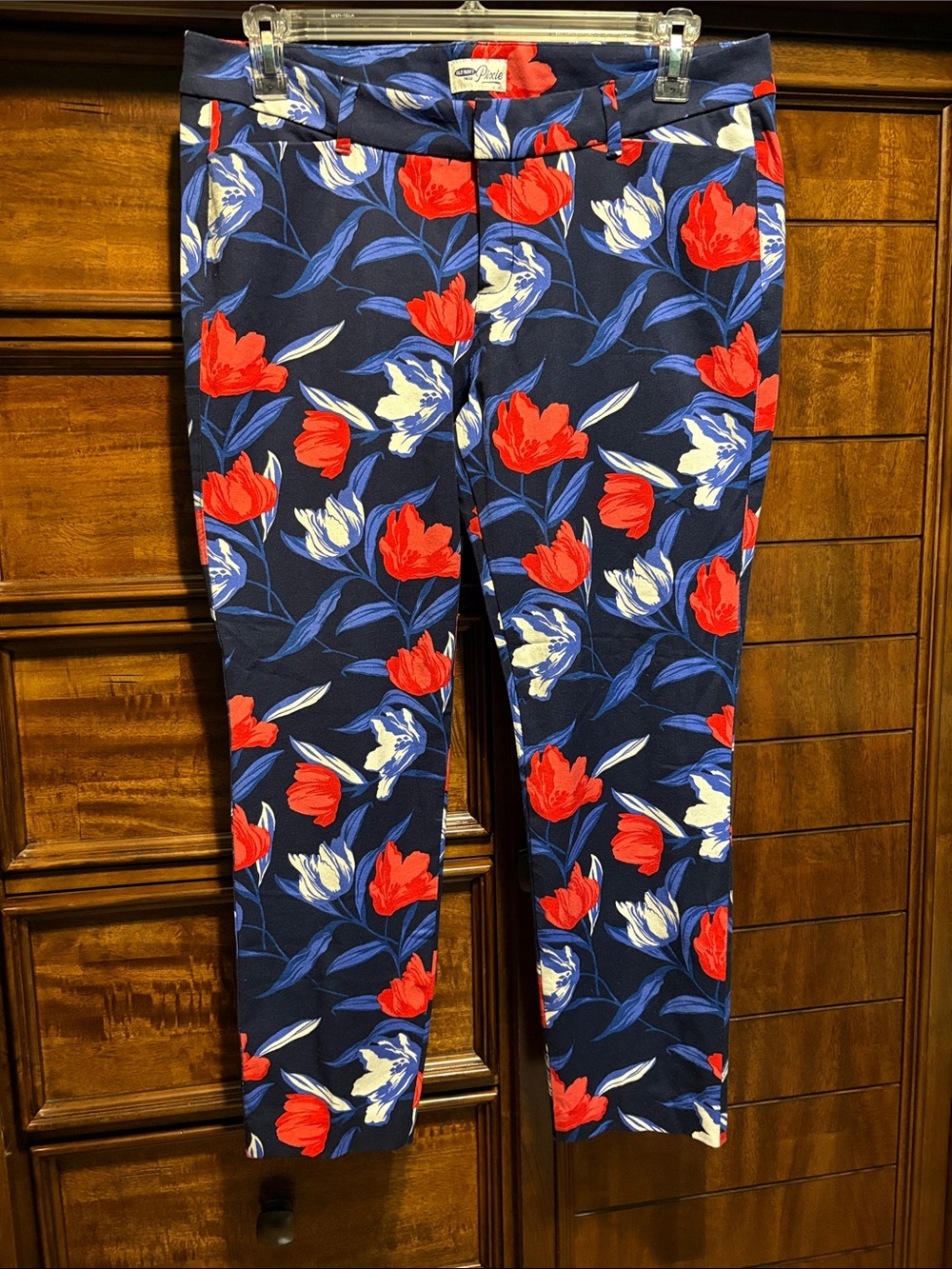 Women’s Old Navy Navy Floral Capri Pants with Red & White Flowers